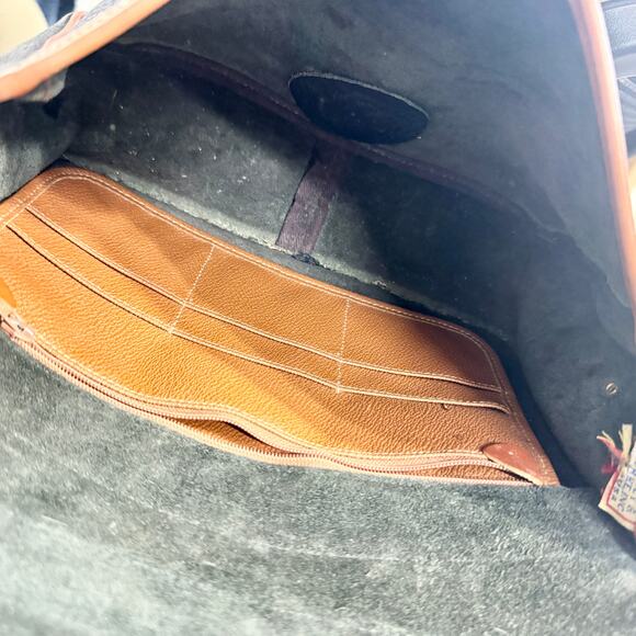 Vintage Dooney & Burke Crossbody All Weather Pebbled Leather Crossbody Bag - Picture 3 of 7